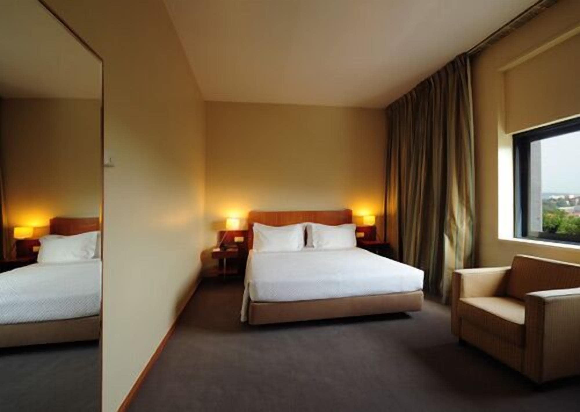 Hotel De Guimaraes Business & Spa Bagian luar foto